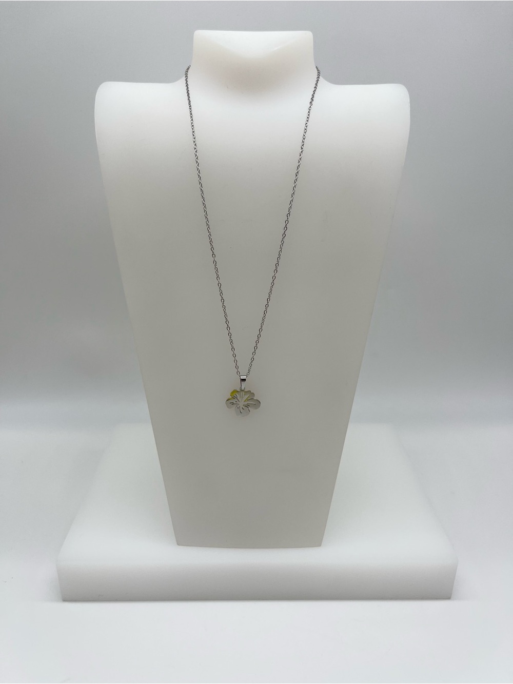 New Brand New Hibiscus Flower Pendant Necklace Silver Tone Stainless Steel